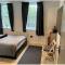 Central London property-ensuite, double and budget room
