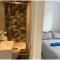 Central London property-ensuite, double and budget room