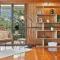Rainforest Treehouse Sanctuary - with ocean views - Smithfield