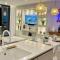 Gorgeous 2 bedroom, 17th floor, with breathtaking view, Fourteen at Mullet Bay