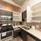 McCormick 2Br-2Ba for up to 8 guests with Skyline view, Optional Parking & Gym access - Chicago