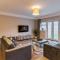 2BR Gem, Private Parking & Private Garden