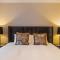2BR Gem, Private Parking & Private Garden - 温莎