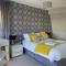 Reed Warbler - HM111 - Lower Mill Estate Penthouse Apartment with Spa Access