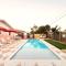 Luxury Villa 3 Blocks from the Beach with a Pool, Fire Pit and Outdoor Oasis - كيب كانافيرال