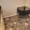 Silvertree Lodge - 2 double bed flat with parking