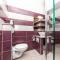 SUMAN APARTMENT WITH SHARED SWIMMING POOL, 120m FROM THE BEACH - Kaštel Štafilić