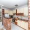 SUMAN APARTMENT WITH SHARED SWIMMING POOL, 120m FROM THE BEACH - Kaštel Štafilić