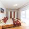 SUMAN APARTMENT WITH SHARED SWIMMING POOL, 120m FROM THE BEACH - Kaštel Štafilić