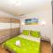 SUMAN APARTMENT WITH SHARED SWIMMING POOL, 120m FROM THE BEACH - Kaštel Štafilić