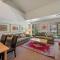 Palisades Tahoe Lodge Rentals Studio Loft #305