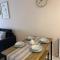 Crawley 2bed Apartament close to Gatwick Airport - Copthorne