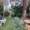 Guildford Home - Free Parkings, River, Waterfall View & Woodland Garden, Guildford, Surrey, UK - Bramley