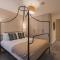 2BED 2BATH Bliss, Private Parking - By Tempstay