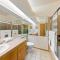 Palisades Tahoe Lodge Rentals Studio #253