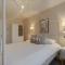Stylish 2 Bed 2 Bath Apartment - Allocated Parking - By Tempstay