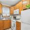 Sleeps 5 near ferry, train to Boston and downtown -2br apartment