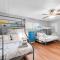 5BR 2.5BA *Newly upgraded Modern house sleeps 16