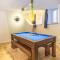 pool table heaven, workstation, 4k TV, Netflix - 莱比锡