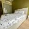 Jazz 2R3B Suite wt Netflix bathtub n Massage Chair