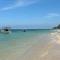 Beachside 3-Bedroom Townhouse w Private Pool at 70 Meters from Beach