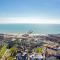 BOURNECOAST - Stylish Flat with BALCONY - SEA GLIMPSES - 10 MIN WALK TO BEACH - PARKING - WIFI - FM8405 - 南布温