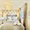 Cotswold Chic Retreats "Jacinabox" Central Chipping Campden-Parking-Garden