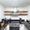 Mins to Broadway Large 2Br-2Ba family unit for up to 6 guests with Private Balcony and Optional private parking - Nashville