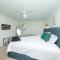 Mins to Broadway Large 2Br-2Ba family unit for up to 6 guests with Private Balcony and Optional private parking - Nashville