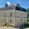 Big 4 bedroom property in the grounds of a Chateau - Saint-Paul-Lizonne