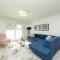 Minutes to Broadway Large 2B-2Ba family unit for up to 8 guests with Private Balcony and Optional private parking - Nashville