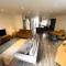 Jollys-Contemporary Beachfront Property, Pet Friendly with Hot Tub