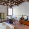 Stunning & Sunny Studio near Piazza Santo Spirito