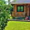 The Malvern Hills Courtyard Cabins. (Barbara Cabin) - Great Malvern