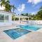 WALK to Hollywood Beach Spectacular 5BR and 5BA Villa - 好莱坞