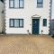 Detached Boutique Luxury 3 Bed Villa Free Parking & WI-FI - Kingswood