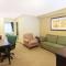 Days Inn & Suites by Wyndham Tucker/Northlake
