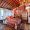 Villa Montefalcone: Charm, Private Pool, and Chef - Orentano