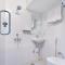 Chowdhry Tourist Lodge - New Delhi Railway Station - 2 minutes walk