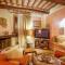 3 Bedroom Stunning Apartment In Rapolano Terme