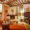 3 Bedroom Stunning Apartment In Rapolano Terme