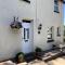 Cosy Two Bedroom Cottage with Fireplace