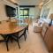 Flat+deck ao lado da igrejinha