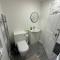 4 bedroom, sleeps 8 comfy home near to City Centre and Beaches!