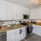 Peaceful, fun, & funky round home with pool table - Arden