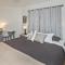 Peaceful, fun, & funky round home with pool table - Arden