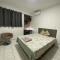 Apto charmoso no Parque dos IPES 2 Quartos casal ArCond WiFi 400M Home Office Garagem em Dourados