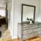 Fantastic Bright 4 Bedroom- Deck - Fireplaces