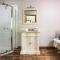 Winter Rose - gorgeous gardens sleeps 5