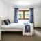 Winter Rose - gorgeous gardens sleeps 5